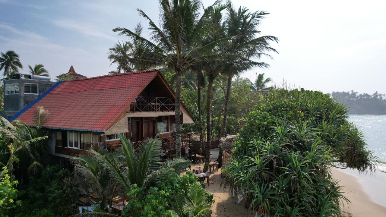 Turtle Bay Beach Resort Mirissa Eksteriør bilde