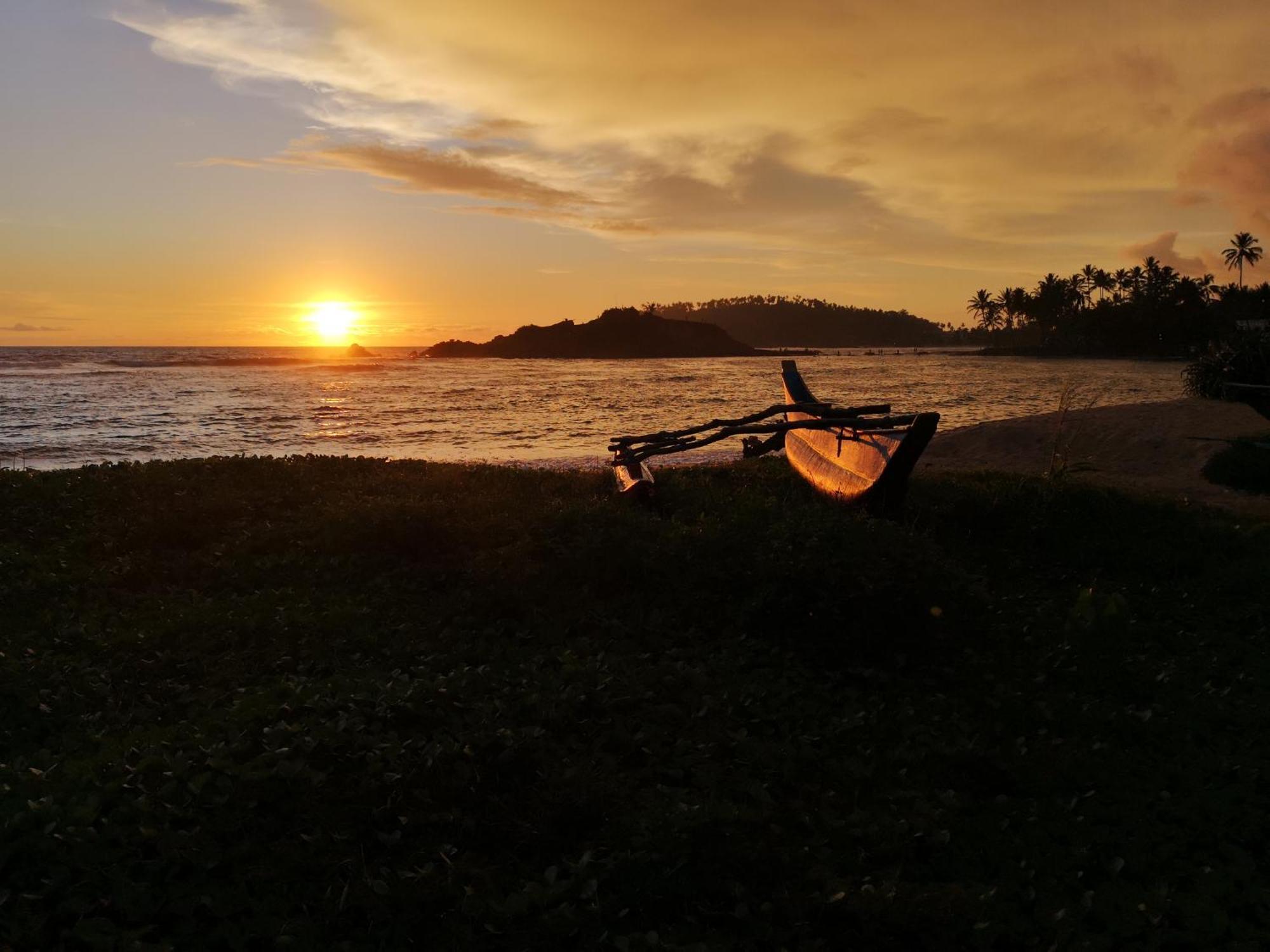 Turtle Bay Beach Resort Mirissa Eksteriør bilde